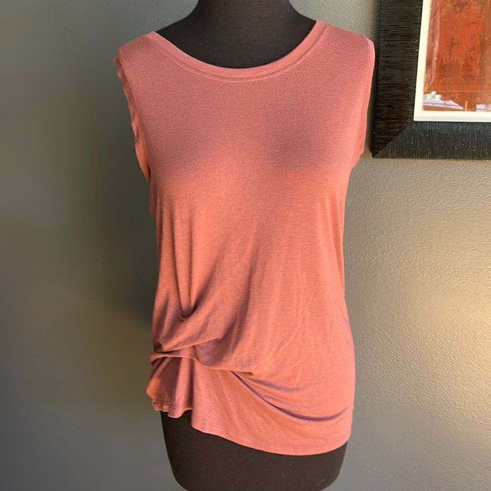 Athleta deep rose tucked/gathered side tank. Medium.